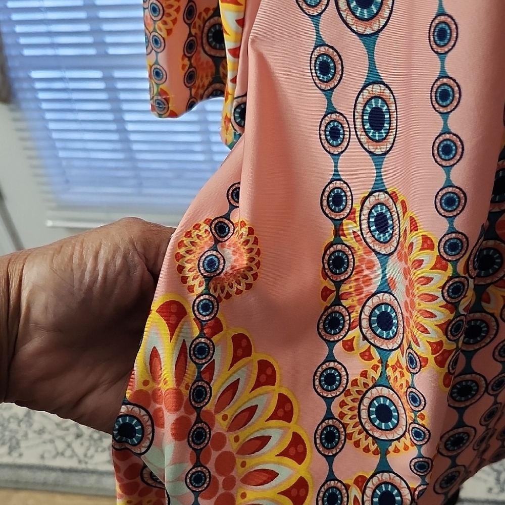 Vibrant Pink Tunic with Geometric Design - Picture 2 of 3